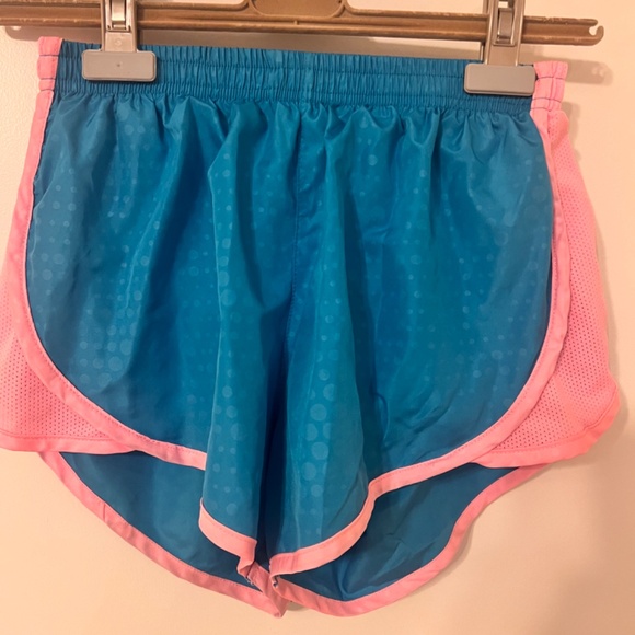 women's athletic shorts - Picture 2 of 4